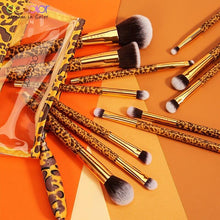 Carregar imagem no visualizador da galeria, Kit com 12 pincéis de maquiagem GODDESS
